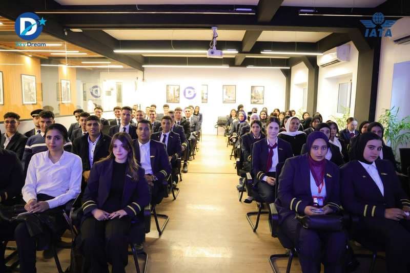 مضيفة طيران على متن طائرة